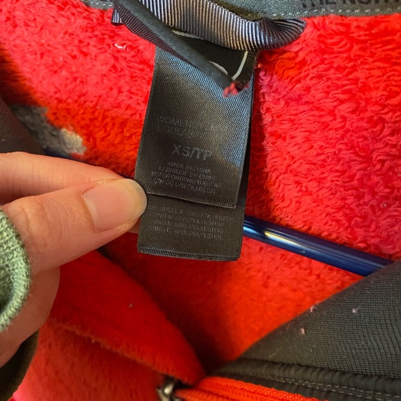 The North Face Osito Fleece Jacket - Picture 2 of 8